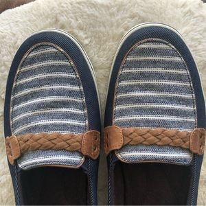 Grasshoppers Ortholite, comfort from the inside out.Nautical inspired look.